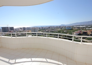 2+1 Apartment with sea view in Mahmutlar