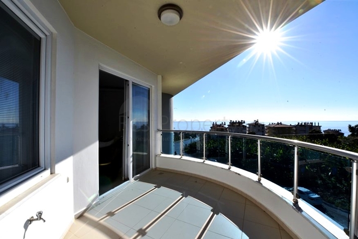 2+1 penthouse on Cleopatra