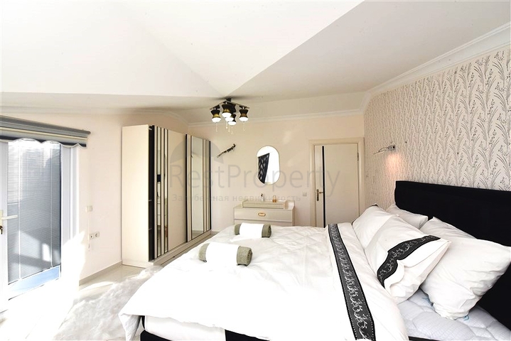 2+1 penthouse on Cleopatra