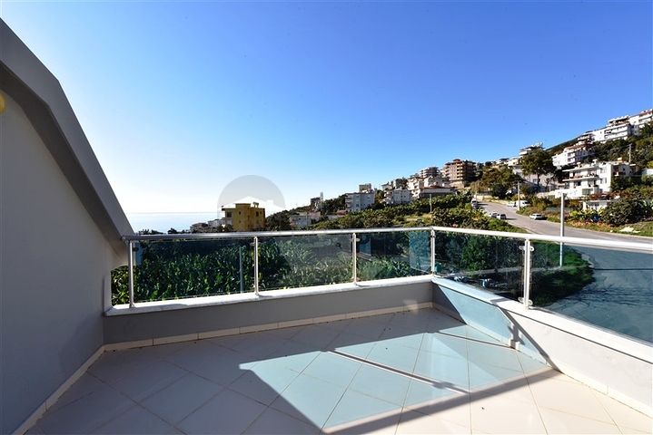 2+1 penthouse on Cleopatra