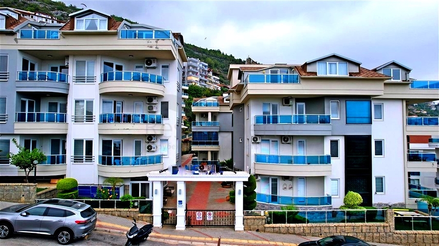 2+1 penthouse on Cleopatra