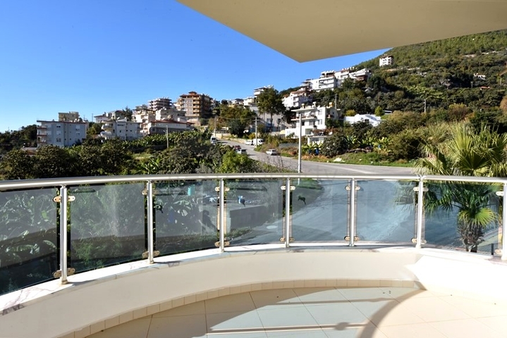 2+1 penthouse on Cleopatra