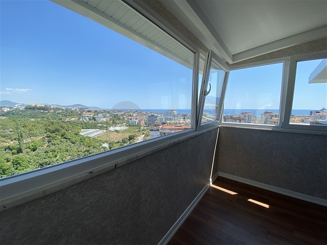 Penthouse with panoramic sea view in Tosmur area
