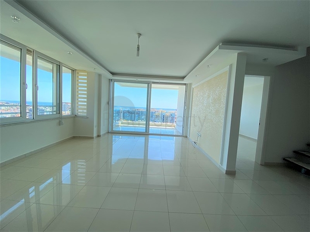 Penthouse with panoramic sea view in Tosmur area