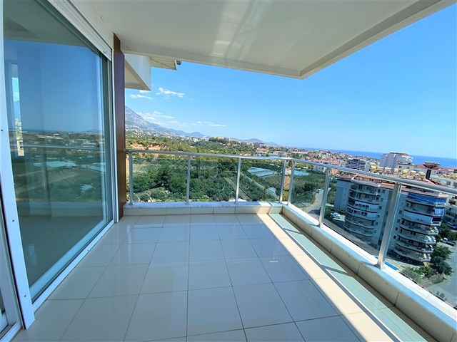 Penthouse with panoramic sea view in Tosmur area