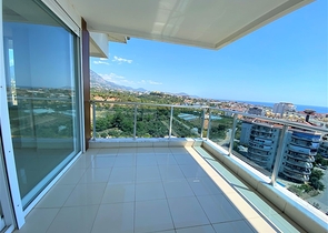 Penthouse with panoramic sea view in Tosmur area
