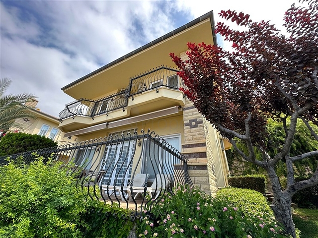 4+1 villa in the elite Kargicak area  4+1 villa in the elite Kargicak area
