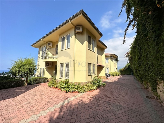 4+1 villa in the elite Kargicak area  4+1 villa in the elite Kargicak area