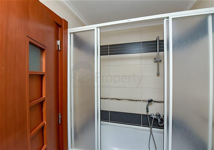 Furnished 2+1 apartment in a complex on the first coastline in the center of Alanya