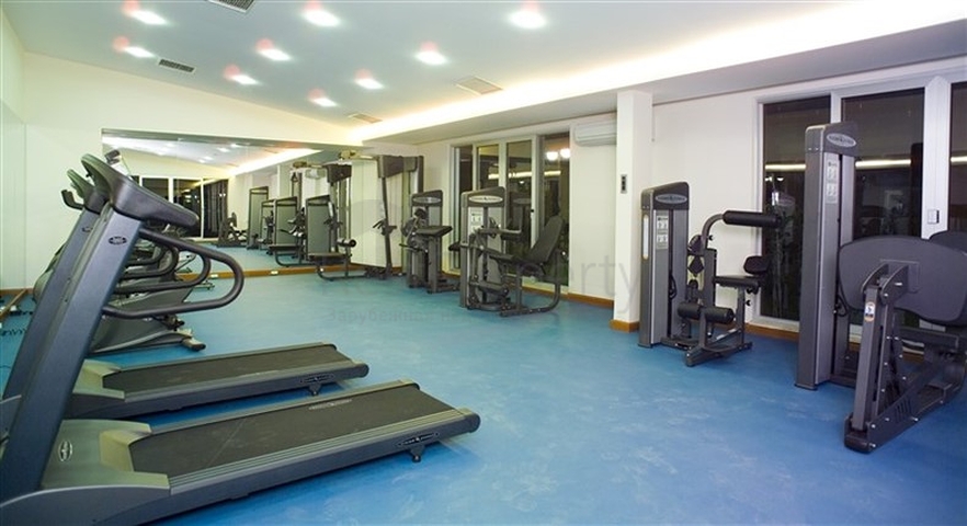 Furnished 2+1 apartment in a complex on the first coastline in the center of Alanya