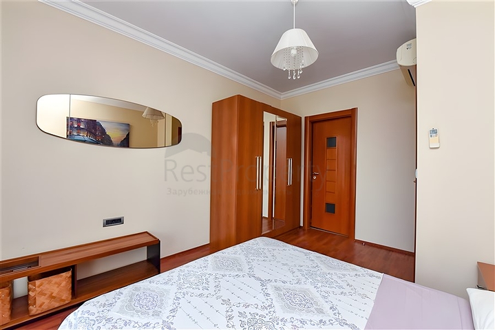 Furnished 2+1 apartment in a complex on the first coastline in the center of Alanya