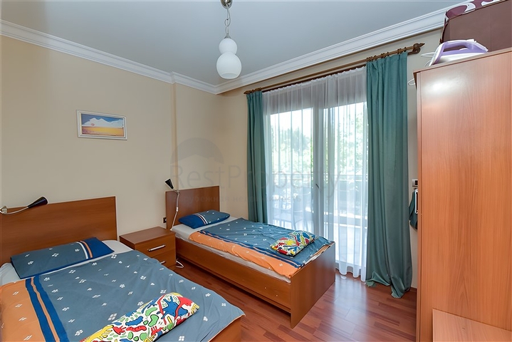Furnished 2+1 apartment in a complex on the first coastline in the center of Alanya