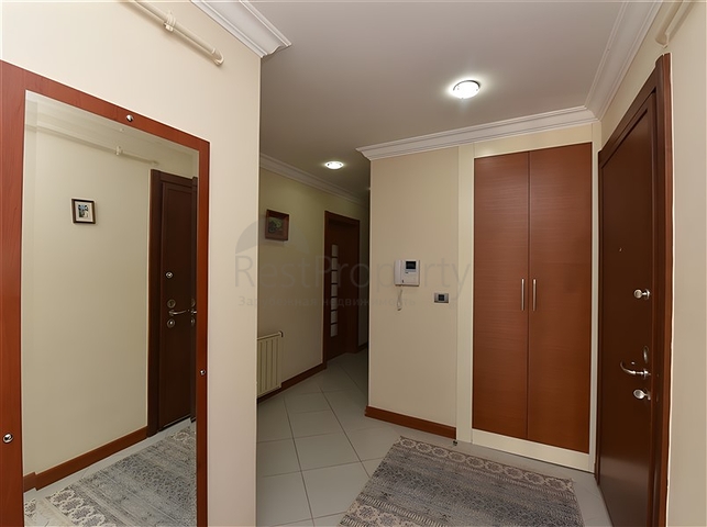 Furnished 2+1 apartment in a complex on the first coastline in the center of Alanya