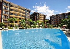Furnished 2+1 apartment in a complex on the first coastline in the center of Alanya