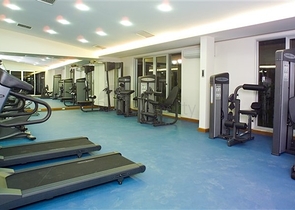 Furnished 2+1 apartment in a complex on the first coastline in the center of Alanya