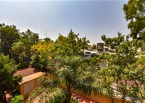 Furnished 2+1 apartment in a complex on the first coastline in the center of Alanya