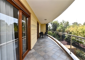 Furnished 2+1 apartment in a complex on the first coastline in the center of Alanya