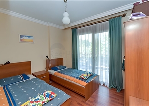 Furnished 2+1 apartment in a complex on the first coastline in the center of Alanya