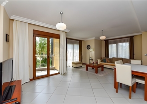 Furnished 2+1 apartment in a complex on the first coastline in the center of Alanya