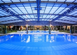 Furnished 2+1 apartment in a complex on the first coastline in the center of Alanya