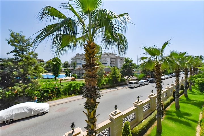 Two-bedroom apartment with Euro renovation, sea view and covered Parking