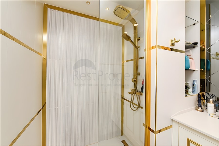 Two-bedroom apartment with Euro renovation, sea view and covered Parking