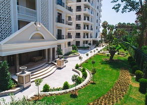 Two-bedroom apartment with Euro renovation, sea view and covered Parking