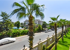 Two-bedroom apartment with Euro renovation, sea view and covered Parking