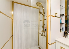 Two-bedroom apartment with Euro renovation, sea view and covered Parking