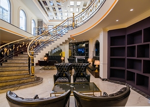 Two-bedroom apartment with Euro renovation, sea view and covered Parking