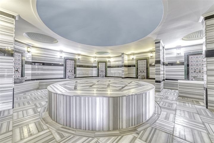 4+1 penthouse with designer renovation and stunning sea views