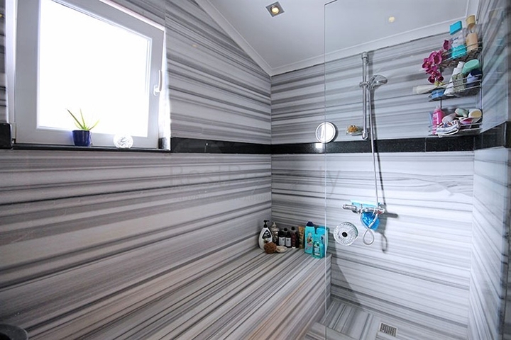 4+1 penthouse with designer renovation and stunning sea views