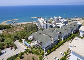 4+1 penthouse with designer renovation and stunning sea views