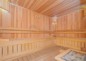 4+1 penthouse with designer renovation and stunning sea views