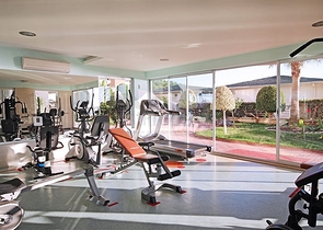 4+1 penthouse with designer renovation and stunning sea views