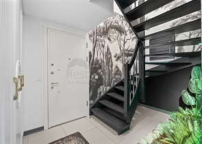 4+1 penthouse with designer renovation and stunning sea views