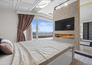 4+1 penthouse with designer renovation and stunning sea views