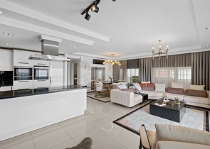 4+1 penthouse with designer renovation and stunning sea views