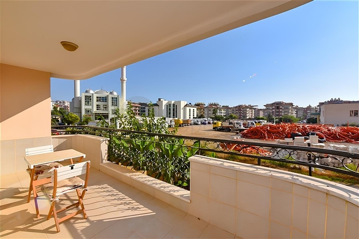 Spacious 2+1 apartment by the sea in the central area of Oba