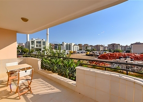 Spacious 2+1 apartment by the sea in the central area of Oba