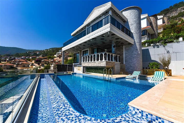 Furnished 3+2 villa in Bektash area