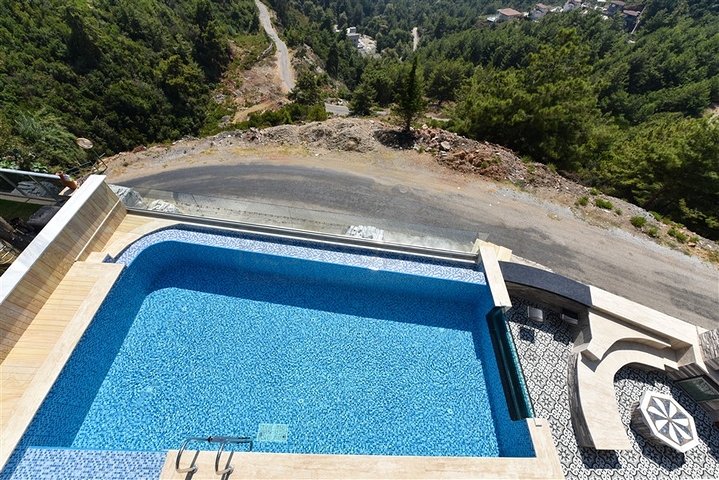 Furnished 3+2 villa in Bektash area