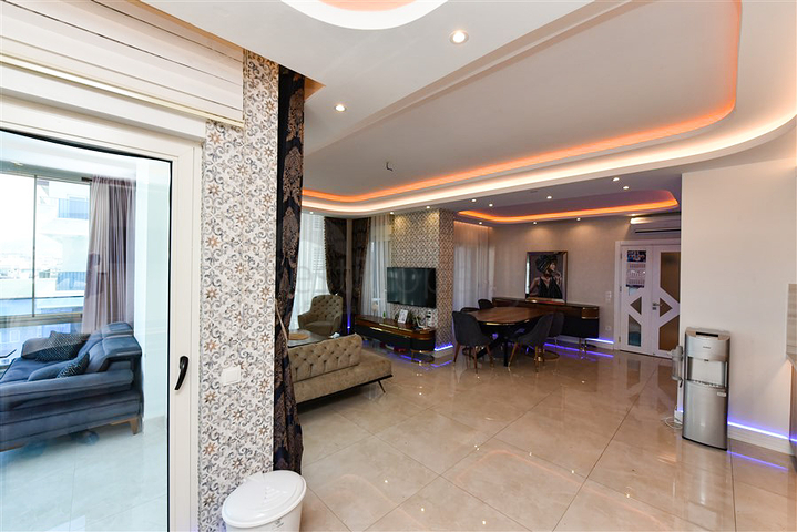 Luxury 4+1 penthouse in the popular area of Mahmutlar