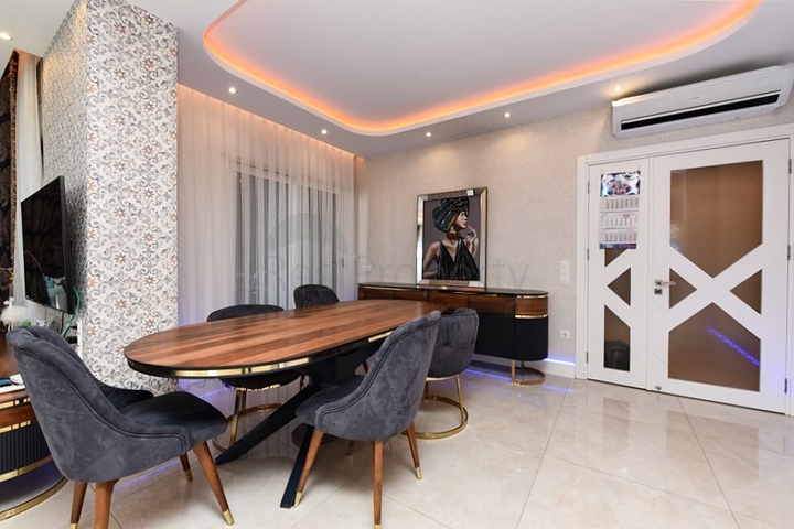 Luxury 4+1 penthouse in the popular area of Mahmutlar