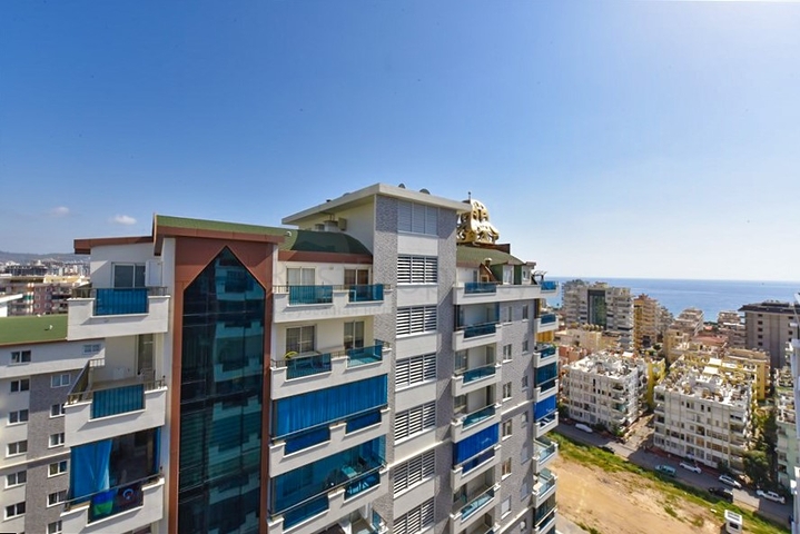 Luxury 4+1 penthouse in the popular area of Mahmutlar