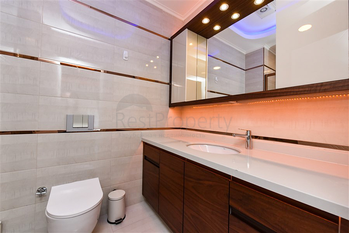 Luxury 4+1 penthouse in the popular area of Mahmutlar