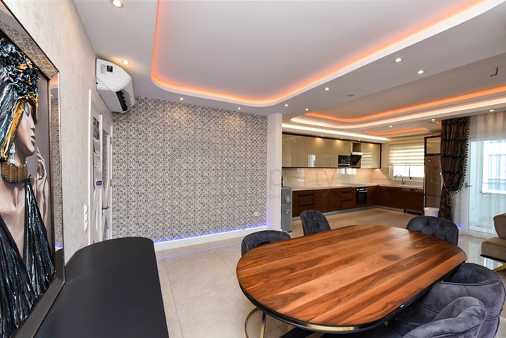 Luxury 4+1 penthouse in the popular area of Mahmutlar