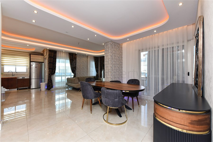 Luxury 4+1 penthouse in the popular area of Mahmutlar