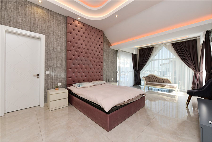 Luxury 4+1 penthouse in the popular area of Mahmutlar