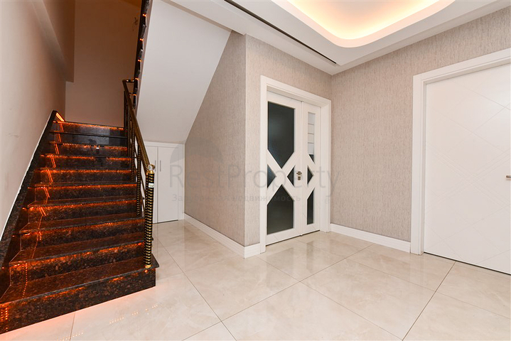 Luxury 4+1 penthouse in the popular area of Mahmutlar